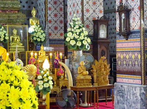 Comtoise et pendule dans le Wat Arun
